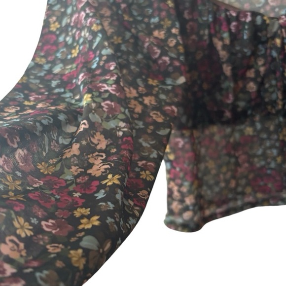 Caution to the Wind Cropped Floral Blouse - Picture 2 of 10